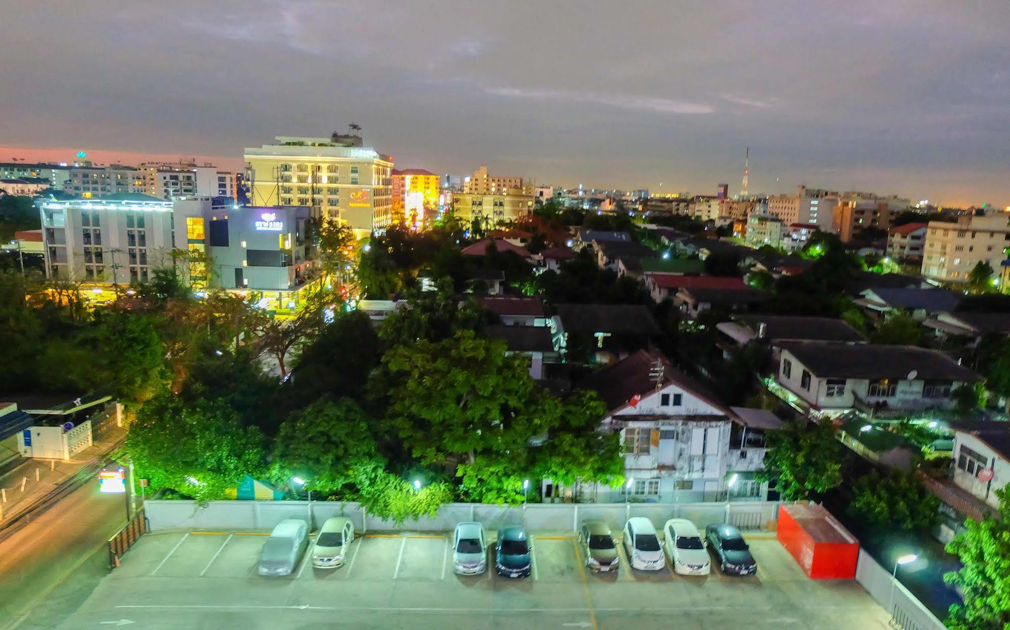 Baron Residence Bangkok Exterior photo